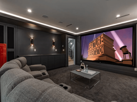 Teppich im Heimkino: Die Rolle von Teppichfliesen für das ultimative Heimkinoerlebnis