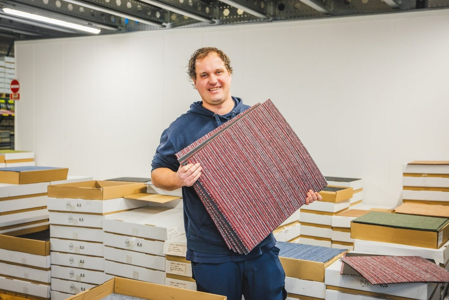 Was kostet eine Teppichfliese? Alle Preise, Qualitätsunterschiede und versteckte Kosten im Überblick